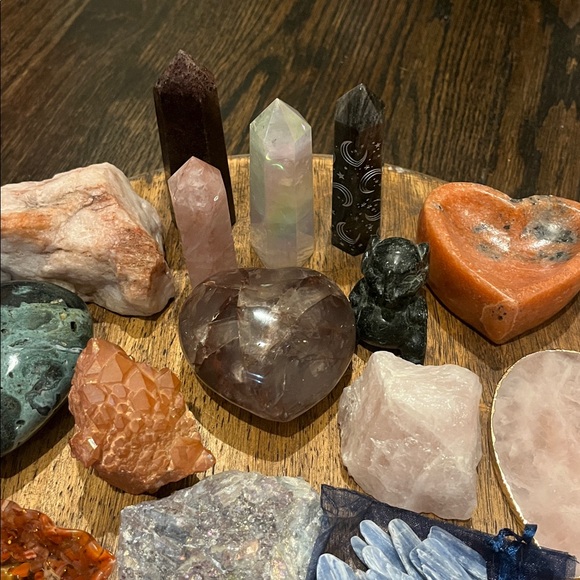 2/$20 Crystal Carvings, Hearts, and Towers Oh My! - Picture 6 of 16